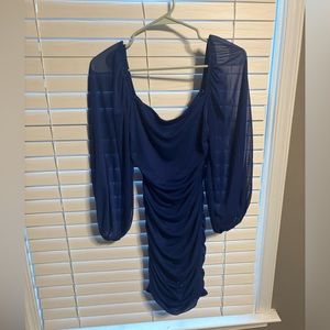 Sparkling Blue Dress Long Sleeve
Size 5/6
Worn Once
#dress #sparkle #mini #party
